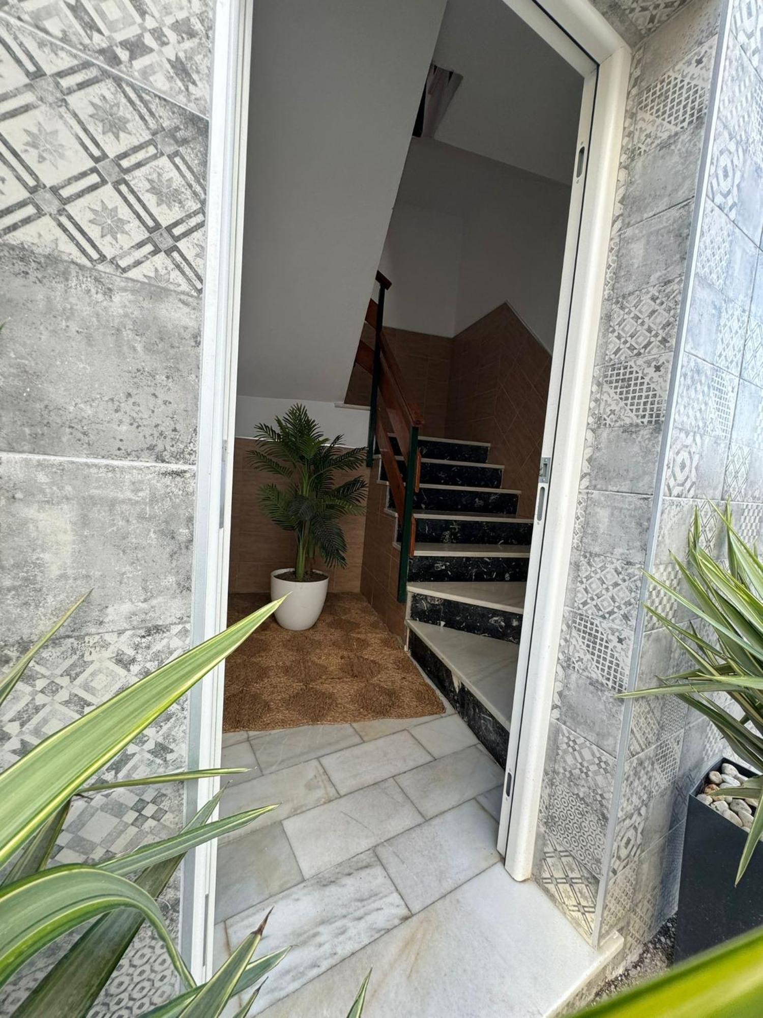 Hostal Avenida Conil De La Frontera Exterior photo
