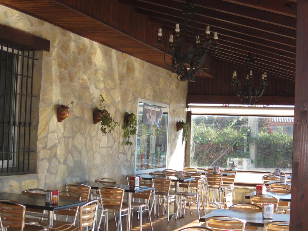 Hostal Avenida Conil De La Frontera Exterior photo